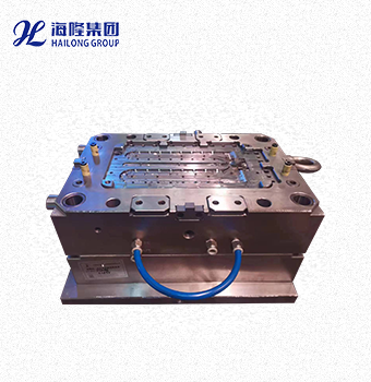 Plastic injection mould
